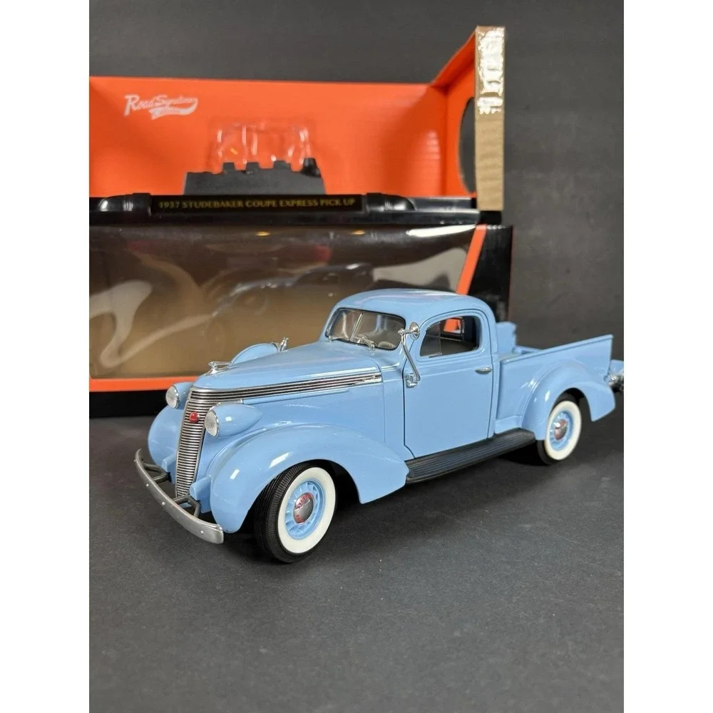 Road Signature 1937 Studebaker Coupe Express Pickup Truck 1:18 Diecast